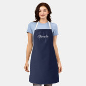 Tablier Monogramme de script personnalisé et nom Navy Blue (Porté)