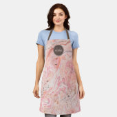 Tablier Monogramme élégant en marbre rose (Porté)
