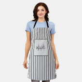 Tablier Monogramme Grise Rayé Élégant (Porté)