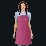Tablier Monogramme personnalisé rose moderne<br><div class="desc">Améliorez votre style de cuisine avec ce tablier monogramme moderne personnalisé rose. Doté d'initiales personnalisées et d'un nom dans un script élégant, cet espace ajoute une touche personnelle et élégante à votre cuisine. Parfait pour les cuisiniers, les boulangers et les grillards, il allie fonctionnalité et charme. Que vous soyez en...</div>