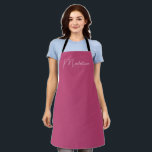 Tablier Monogramme personnalisé rose moderne<br><div class="desc">Améliorez votre style de cuisine avec ce tablier monogramme moderne personnalisé rose. Doté d'initiales personnalisées et d'un nom dans un script élégant, cet espace ajoute une touche personnelle et élégante à votre cuisine. Parfait pour les cuisiniers, les boulangers et les grillards, il allie fonctionnalité et charme. Que vous soyez en...</div>