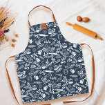 Tablier Monogramme Style Country Floral Cuisson Motif Bleu<br><div class="desc">Appelle toutes les fabuleuses reines de cuisson ! Nous avons l'tablier ultime pour rendre vos aventures de cuisine encore plus élégantes ! Notre tablier bleu à motifs floraux chic et champêtre allie élégance et fonctionnalité. Que vous soyez en train de préparer un lot de biscuits faits maison ou d'expérimenter une...</div>