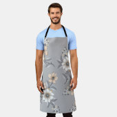 Tablier motif de fleurs grises et blanches sur fond gris (Porté)