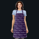 Tablier Motif moderne violet violet personnalisé<br><div class="desc">Nom violet violet blanc personnalisé texte moderne motif Apron. vous pouvez changer le nom ou le texte. Idéal pour cuisiniers,  chefs,  poteries,  céramiques,  artisanat,  travail,  cuisine,  boulangerie,  barbecue,  grill,  mais aussi pour les entreprises et les magasins,  etc</div>