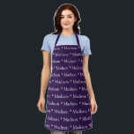 Tablier Motif moderne violet violet personnalisé<br><div class="desc">Nom violet violet blanc personnalisé texte moderne motif Apron. vous pouvez changer le nom ou le texte. Idéal pour cuisiniers,  chefs,  poteries,  céramiques,  artisanat,  travail,  cuisine,  boulangerie,  barbecue,  grill,  mais aussi pour les entreprises et les magasins,  etc</div>