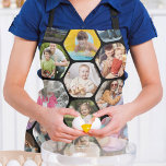 Tablier Multi Photo Collage Simple Moderne Hexagon Motif<br><div class="desc">Multi Photo Collage Simple Moderne Hexagon Honeycomb Motif Personnalisé Cuisine Apronsdispose d'un collage photo de vos photos préférées en forme d'hexagone. Parfait pour les cadeaux d'anniversaire, Noël, Fête des Mères, Fête des pères, Grands-parents, frère, soeur, meilleur ami et plus. CONSEIL PHOTO : centrez vos photos avant de les télécharger sur...</div>