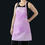 Tablier Nom du chef de lavande simple moderne violet<br><div class="desc">Joli tablier avec un modèle pour un nom personnalisé sur un simple lavage à l'aquarelle violet / lavande. Ce tablier fait un grand cadeau pour une femme ou une mère qui aime cuisiner pour son anniversaire ou la fête des mères.</div>