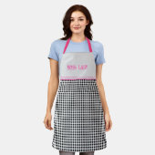 Tablier Nom, Hot Rose & Black White Buffalo Check Apron (Porté)