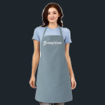 Tablier Nom personnalisé bleu poussiéreux monogramme simpl<br><div class="desc">Customisez personnalisez avec NOM monogramme Apron bleu et blanc poussiéreux. Idéal pour cuisiniers,  chefs,  poteries,  céramiques,  artisanat,  travail,  cuisine,  boulangerie,  barbecue,  grill,  mais aussi pour les entreprises et les magasins,  etc</div>