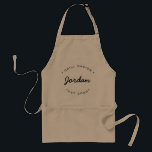 Tablier Nom personnalisé Grill Master Année établie<br><div class="desc">Beaucoup de talents sortent de cette cuisine. Encouragez le chef,  le Grill Master dans votre vie à garder la délicieuse cuisine avec ce tablier personnalisé,  moderne et unique. Customisez les mots et établi l'année selon vos besoins. Vient dans différentes couleurs et tailles. Fait pour un grand cadeau.</div>