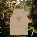 Tablier Nom personnalisé moderne Amusant M. Le beau est la<br><div class="desc">Moderne et rustique,  tablier "Mr Goog-Look is Cuisine" en typographie tendance avec le nom personnalisé de votre chef dans un design de style logo.</div>