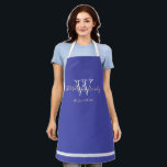 Tablier Nouveau-mariés Cadeau Monogramme Nom de famille<br><div class="desc">Nouveau-Mariés Cadeaux Élégant Script Monogramme Nom De Famille Moderne Chic Bleu Et Blanc Apron. Design monogramme blanc personnalisé avec le nom de famille et la date du marié nouvellement marié imprimé en lettres crème pâle sur un bel arrière - plan bleu. Un cadeau unique pour les jeunes mariés. Jolie pour...</div>