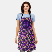 Tablier Pansies florales de fille Motif violet Monogramme (Porté)