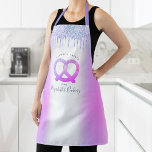 Tablier Pâtisserie Chef Pâtisserie Purple Parties scintill<br><div class="desc">Voici une façon merveilleuse d’ajouter au plaisir de la cuisson. Ajoutez un éclat supplémentaire à vos aventures culinaires chaque fois que vous portez ce tablier élégant, sophistiqué, simple et moderne. Un joli bretzel rose vif, une typographie écrite à la main et des gouttes de parties scintillant superposent un arrière -...</div>