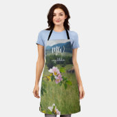 Tablier Paysage rural paisible avec roses sauvages (Porté)