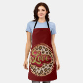Tablier Peggy Ann Maroon Love Leppard Kitchen Apron (Porté)