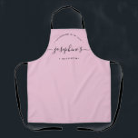 Tablier Personnalisé fait maison avec amour Cuisine rose<br><div class="desc">Mettons-nous à cuire. Customisez le nom du script sur ce tablier rose personnalisé. Vu ici en rouge avec typographie blanche dans un traitement élégant. Encouragez le pâtissier dans votre vie, un propriétaire de boulangerie de petite entreprise avec un cadeau spécial. Parfait pour faire cuire ces délicieux bonbons, gâteries, gâteaux, biscuits...</div>