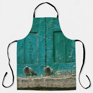 TABLIER PHOTO DE CLOSEUP DE DEUX PIGEONS GRIS SUR BÉTON GR