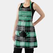 Tablier Plaid vert frais de Margaux avec théière (Insitu)