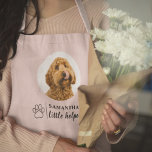 Tablier Porte-photo rose de chien personnalisé<br><div class="desc">Ajoutez une touche de personnalisation à votre cuisine avec cet adorable tablier photo rose chien personnalisé. Parfait pour les amoureux de les chiens, cet tablier est doté d'une photo personnalisée de votre ami furry, ce qui en fait un cadeau unique et réfléchi. Fabriqué à partir de tissus de haute qualité,...</div>