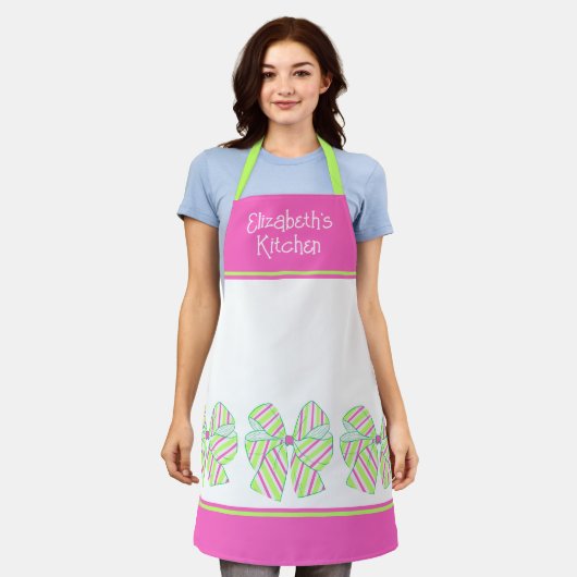 Tablier Préppy rose et vert rayé vaches personnalisées (Porté)