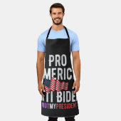 TABLIER PRO AMERICA ANTI BIDEN (Porté)