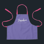 Tablier Purple Little Chef Script Nom personnalisé Enfants<br><div class="desc">Faites de votre petit chef une expérience spéciale grâce à notre Purple Little Chef Script Name Personnalisé Kids Apron. Ce tablier est conçu pour fournir un look simple, chic et élégant, avec typographie stylisée pour personnaliser le nom. La couleur violette arrière - plan ajoute une touche de vibrations et de...</div>