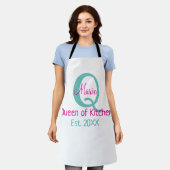 Tablier Queen of cuisine monogramme vert rose simple minim (Porté)