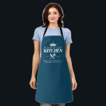 Tablier Queen of the Kitchen Lady Chef Personnalisé Bleu<br><div class="desc">Un cadeau parfait pour votre mère,  grand-mère,  soeur ou toute femme importante dans votre vie qui aime cuisiner! Queen of the Kitchen Apron. Facile à personnaliser !</div>