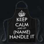Tablier Restez calme et laissez (nom) le gérer drôle noir<br><div class="desc">Restez calmes et laissez (nom) le gérer drôle tablier noir barbecue pour les hommes et les femmes. modèle de typographie vintage avec couronne. Tabliers de cuisine de cuisine personnalisés dans n'importe quelle couleur. Modèle tendance avec design de typographie à grandes lettres. Ajoutez votre propre nom ou une citation humoristique. Créez...</div>