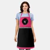 Tablier rose chaud, noir et blanc monogramme (Porté)