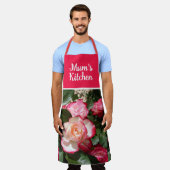 Tablier Rouge Floral et Roses Blanches Rose Mums Cuisine (Porté)