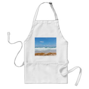 Tablier Roulis de surf sous un ciel bleu sur le rivage