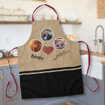 Tablier Rustic Best Papa Coeur Père`s Day 3 Photo Noir<br><div class="desc">Rustic Best Papa Heart Père`s Day 3 Photo Collage Black Apron. 3 photos dans des cadres ovales - ajouter 3 photos. Coeur rouge dessiné à la main sur arrière - plan beige rustique. Vous pouvez modifier n'importe quel texte sur l'aire de trafic. Ce tablier personnalisé est un cadeau parfait pour...</div>