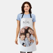 Tablier Script moderne tendance Nom de famille Photo ronde (Porté)