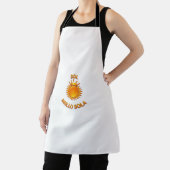 Tablier Sol Brillo Sola Logo Apron – Stylish Kitchen & Coo (Insitu)