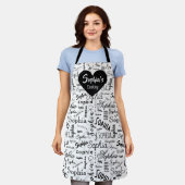 Tablier Sophia Typographie noir blanc (Porté)