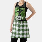 Tablier Sorcière peinte méchamment bien en gingham vert à (Insitu)