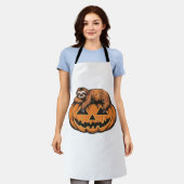 Tablier Soyez à l'aise avec notre T-shirt de fentes Hallow (Porté)