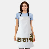 Tablier Soyez différent Debout (Porté)