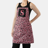 Tablier Tabard à imprimé léopard et monogramme rose chaud (Insitu)