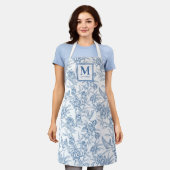 Tablier Toile de Jouy Bleue Monogramme Nom Français (Porté)