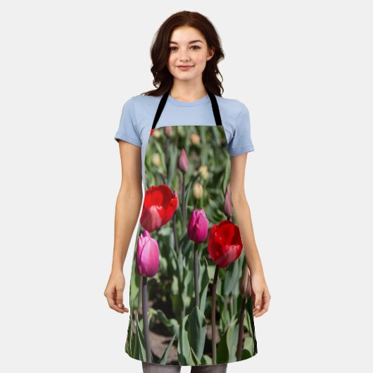Tablier Tulipes rouge et violette délicates (Porté)