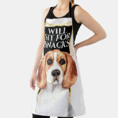 Tablier Un chien Beagle amusant s'assoit pour manger des e (Insitu)