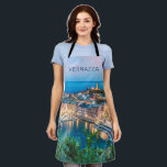 Tablier Vernazza Cinque Terre La Spezia Italie Panorama<br><div class="desc">Vernazza au coucher du soleil Cinque Terre village Ligurie Italie souvenir Vintage pour les vacances La Spezia et Italie. Vernazza Retro nuit panorama dans les Cinque Terre comme souvenir pour Riomaggiore et Manarola. Vernazza mode de vie pour les routards et les voyages en ville italienne. Vernazza la nuit à La...</div>