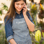 Tablier Vintage Denim Blue Jeans Look<br><div class="desc">Un design personnalisé simple et élégant avec un minimaliste moderne typographie de bloc nom monogramme en blanc sur arrière - plan imprimé en faux denim. Le nom monogramme peut être facilement personnalisé pour rendre un design aussi unique que vous êtes! Le cadeau ou accessoire parfaitement personnel pour toute occasion!</div>