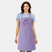 Tablier violet de coiffeur pour salon de coiffure  (Porté)