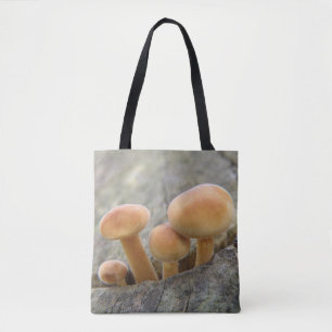 Tabourets sur un Sac fourre-tout de tronc d'arbre