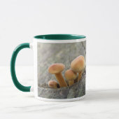 Tabourets sur un tronc d'arbre Mug (Gauche)