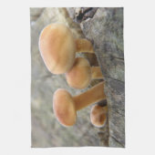Tabourets sur un tronc d'arbre Serviette de cuisin (Vertical)